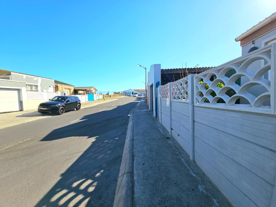 4 Bedroom Property for Sale in Beacon Valley Western Cape